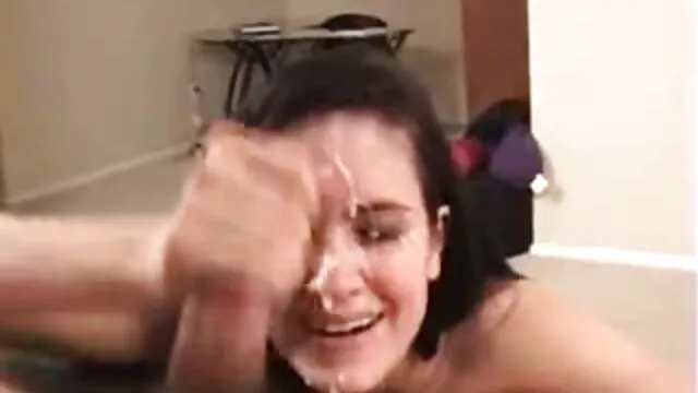 เพื่อนหยาบคาย fucks เจี๊ยบหวาน Lucie คลิป วีดีโอ โป๊ เกาหลี Cline และ cums บนใบหน้าของเธอ