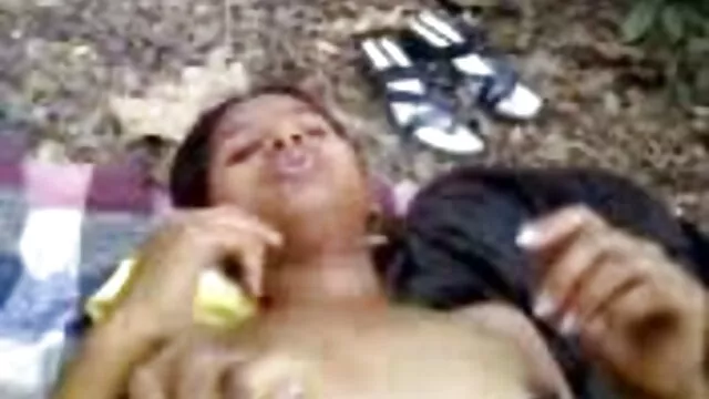 ลูกไก่สีดำเท่ในรองเท้าบูทสูง Cherokee Jada Fire ได้โปรดไก่ วีดีโอ โป๊