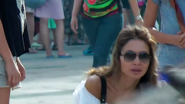 Katie วีดีโอ หนัง โป๊ะ Summers หัวสีบลอนด์ busty ชนะไก่สำหรับ blowjob ที่สมบูรณ์แบบ