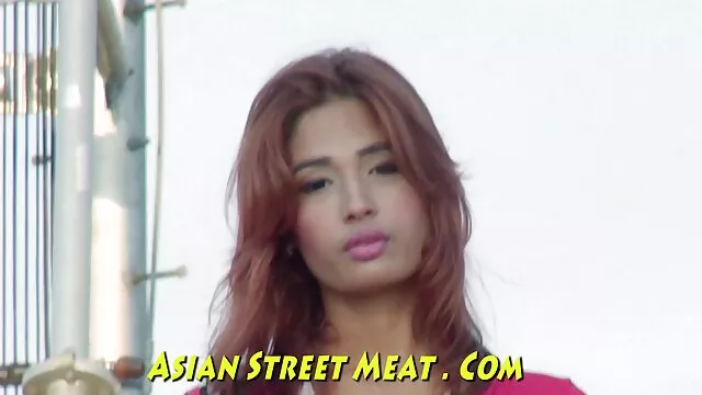 Desperate hoe anal masturbates จนกระทั่ง climaxes และ squirts วีดีโอ หนัง โปร